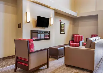 Comfort Suites Wooster near University Campus hotel thumbnail 5