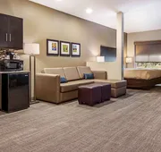 Comfort Suites Wooster near University Campus hotel detail image 7