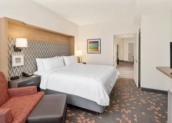 Holiday Inn & Suites Orlando I-Drive Theme Parks by IHG hotel thumbnail 8