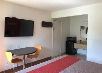 Motel 6 Clute, TX hotel thumbnail 3