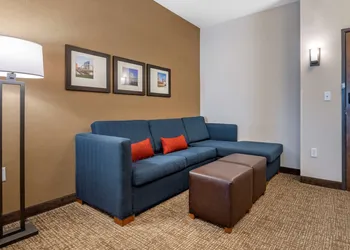 Comfort Suites Columbus Airport hotel thumbnail 6