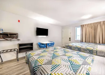 Studio 6 Fort Worth, TX -Stockyards East hotel thumbnail 6