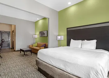 Best Western Plus Bay City Inn & Suites hotel thumbnail 4