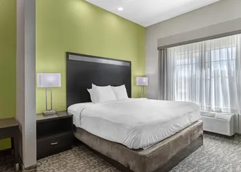 Best Western Plus Bay City Inn & Suites hotel thumbnail 7