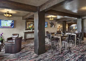 Glacier International Lodge hotel thumbnail 5