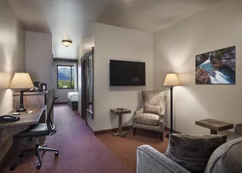 Glacier International Lodge hotel thumbnail 7
