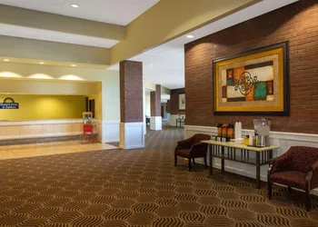 Days Inn & Suites by Wyndham Tallahassee Conf Center I-10 hotel thumbnail 8