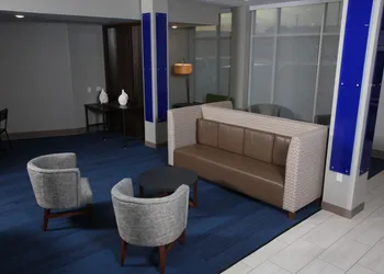 Holiday Inn Express McCook by IHG hotel thumbnail 2