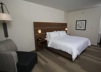 Holiday Inn Express McCook by IHG hotel thumbnail 6