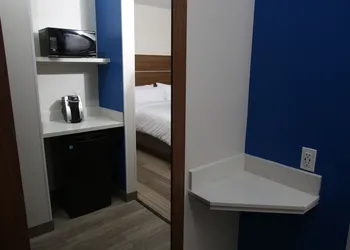 Holiday Inn Express McCook by IHG hotel thumbnail 7