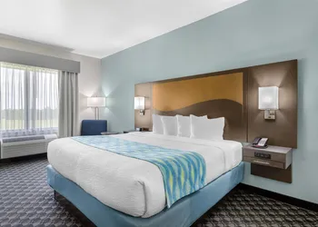 Best Western Plus Waller Hotel hotel thumbnail 4