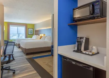 Holiday Inn Express & Suites St. Louis - Chesterfield by IHG hotel thumbnail 4