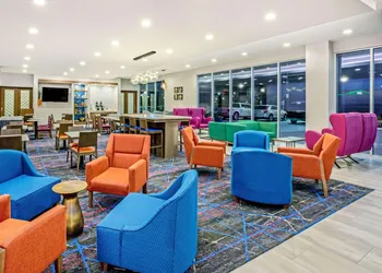 La Quinta Inn & Suites by Wyndham Waco Downtown - Baylor hotel thumbnail 2