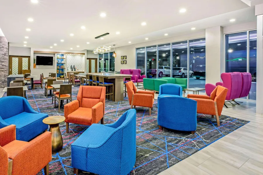 La Quinta Inn & Suites by Wyndham Waco Downtown - Baylor hotel detail image 2
