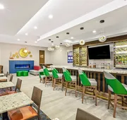 La Quinta Inn & Suites by Wyndham Waco Downtown - Baylor hotel detail image 3