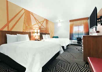 La Quinta Inn & Suites by Wyndham Waco Downtown - Baylor hotel thumbnail 4