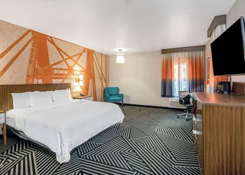 La Quinta Inn & Suites by Wyndham Waco Downtown - Baylor hotel thumbnail 8