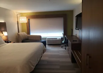 Holiday Inn Express & Suites Nashville North - Springfield by IHG hotel thumbnail 8