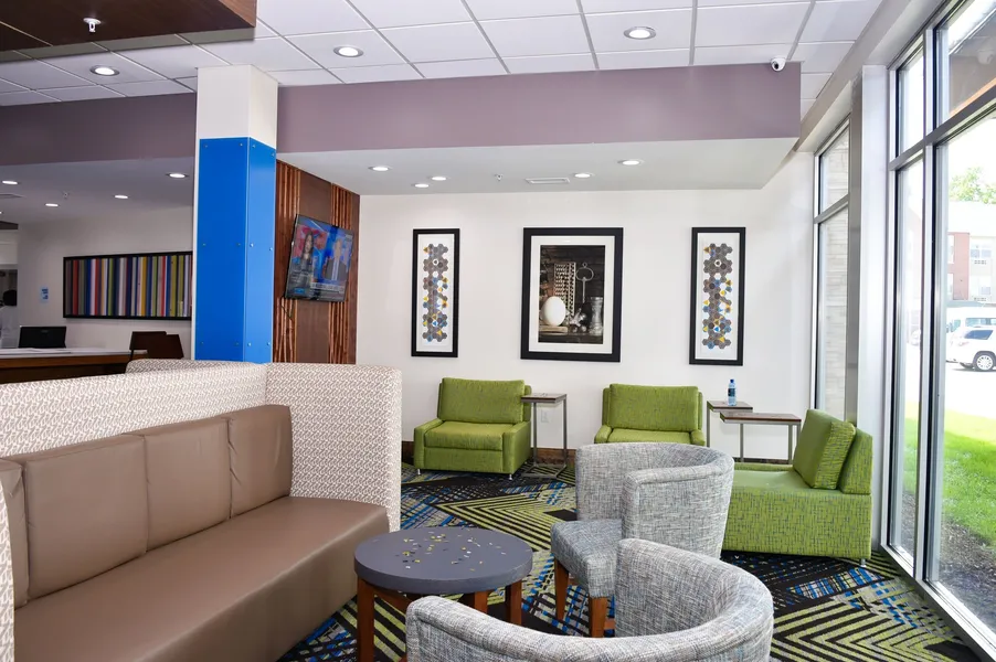 Holiday Inn Express & Suites Bensenville - O'Hare by IHG hotel detail image 2