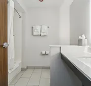 Holiday Inn Express & Suites Bensenville - O'Hare by IHG hotel detail image 4
