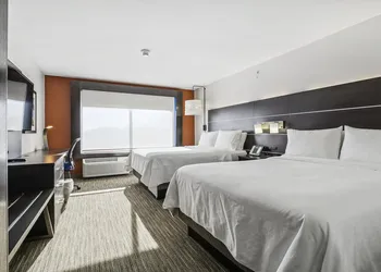 Holiday Inn Express & Suites Bensenville - O'Hare by IHG hotel thumbnail 5