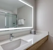 Holiday Inn Express & Suites Bensenville - O'Hare by IHG hotel detail image 7