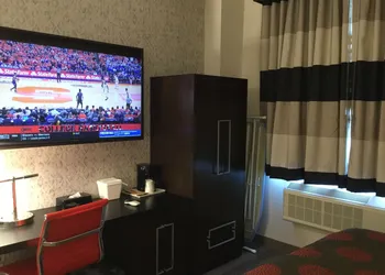 Ramada by Wyndham Bronx Terminal hotel thumbnail 6