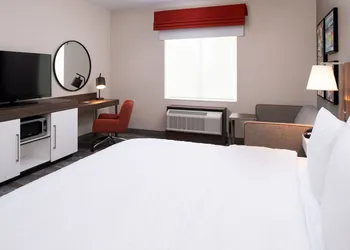 Hampton Inn & Suites Buena Park hotel thumbnail 4