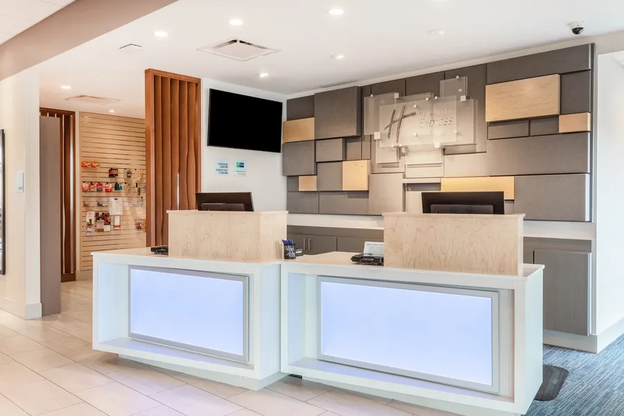 Holiday Inn Express & Suites Springfield North by IHG hotel detail image 2