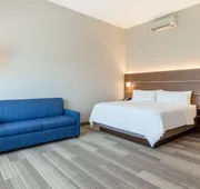 Holiday Inn Express & Suites Springfield North by IHG hotel detail image 3