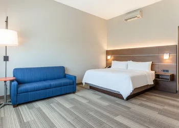 Holiday Inn Express & Suites Springfield North by IHG hotel thumbnail 3