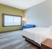 Holiday Inn Express & Suites Springfield North by IHG hotel detail image 4