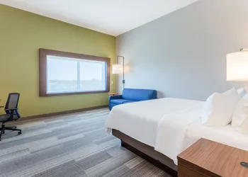 Holiday Inn Express & Suites Springfield North by IHG hotel thumbnail 4
