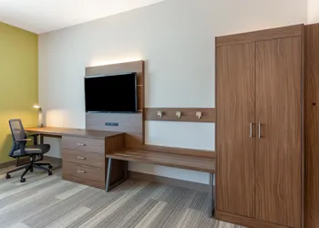 Holiday Inn Express & Suites Springfield North by IHG hotel thumbnail 5