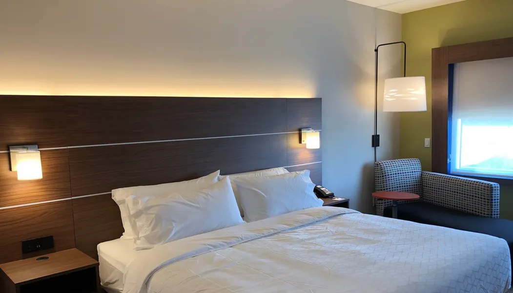 Holiday Inn Express & Suites Springfield North by IHG hotel detail image 6