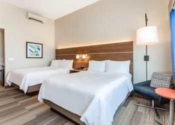 Holiday Inn Express & Suites Springfield North by IHG hotel thumbnail 7