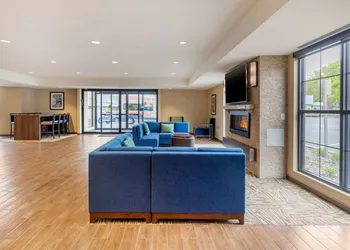 Comfort Inn & Suites Schenectady - Scotia hotel thumbnail 4