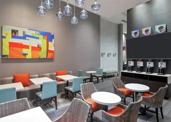 Hampton Inn & Suites Atlanta Buckhead Place hotel thumbnail 3