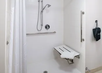 Holiday Inn Express & Suites Ottumwa by IHG hotel thumbnail 2