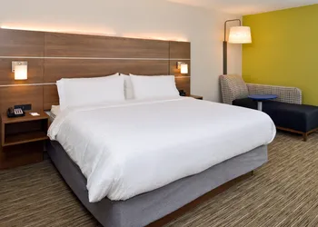Holiday Inn Express & Suites Ottumwa by IHG hotel thumbnail 3