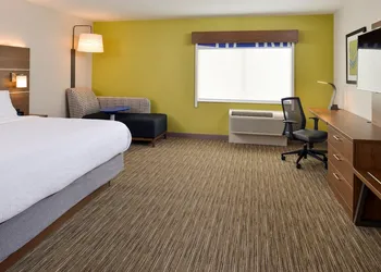 Holiday Inn Express & Suites Ottumwa by IHG hotel thumbnail 5