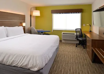 Holiday Inn Express & Suites Ottumwa by IHG hotel thumbnail 8