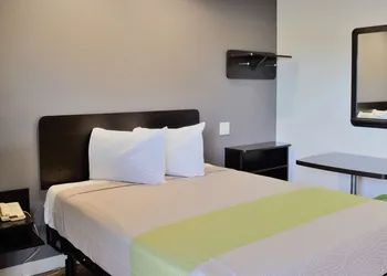 Studio 6 Buttonwillow, CA hotel thumbnail 6