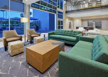 Hampton Inn & Suites San Diego Airport Liberty Station hotel thumbnail 2