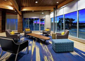 Hampton Inn & Suites San Diego Airport Liberty Station hotel thumbnail 4
