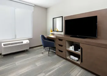 Hampton Inn & Suites San Diego Airport Liberty Station hotel thumbnail 8