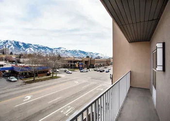 Hampton Inn & Suites Logan hotel thumbnail 7