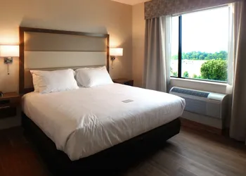 Wyndham Garden State College hotel thumbnail 3