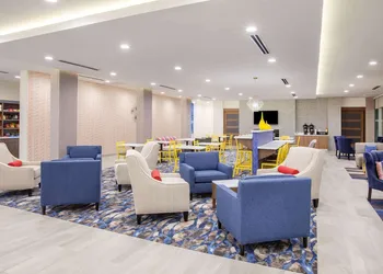 La Quinta Inn & Suites by Wyndham Dallas Duncanville hotel thumbnail 2