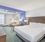 La Quinta Inn & Suites by Wyndham Dallas Duncanville hotel detail image 5